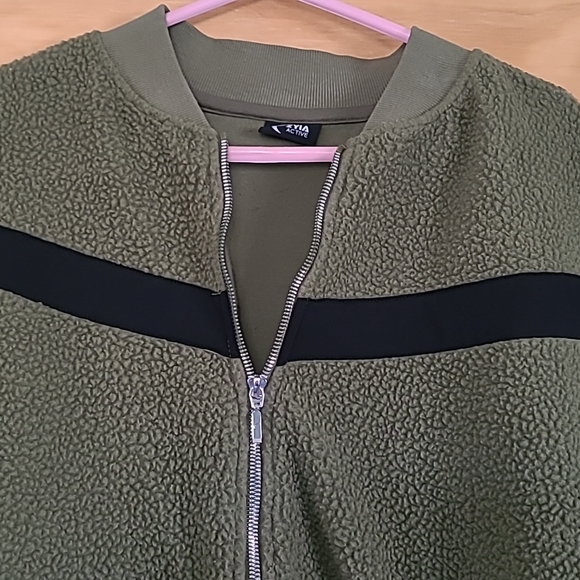 Women's Zyia Sherpa Fleece Bomber Jacket - Picture 8 of 8